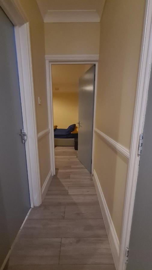 Entire 2 Bedroom Home/Flat In London, Central Line Bagian luar foto